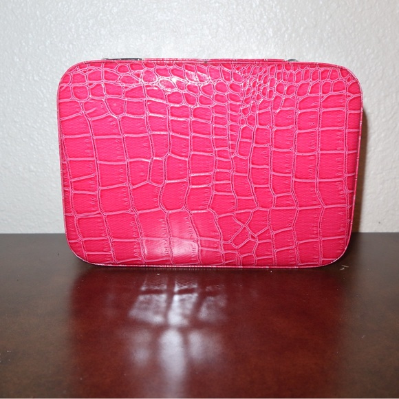 Stylish Pink Crocodile-Embossed Women's Bag - Picture 7 of 8